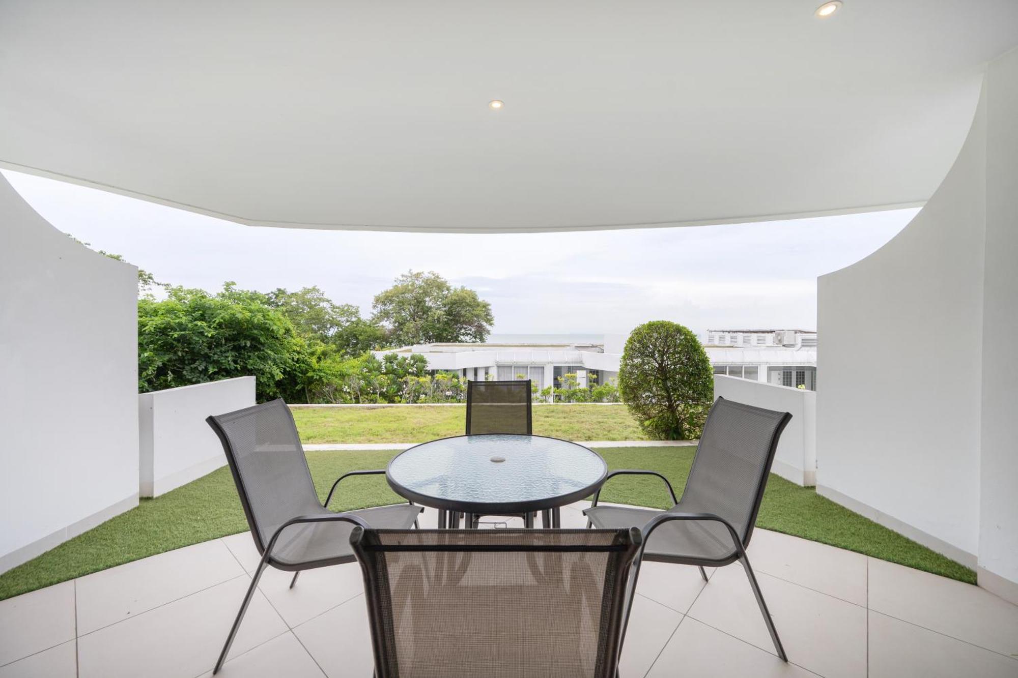 Pure Sunset Beach - Ocean View Room, Pattaya นาจอมเทียน ภายนอก รูปภาพ