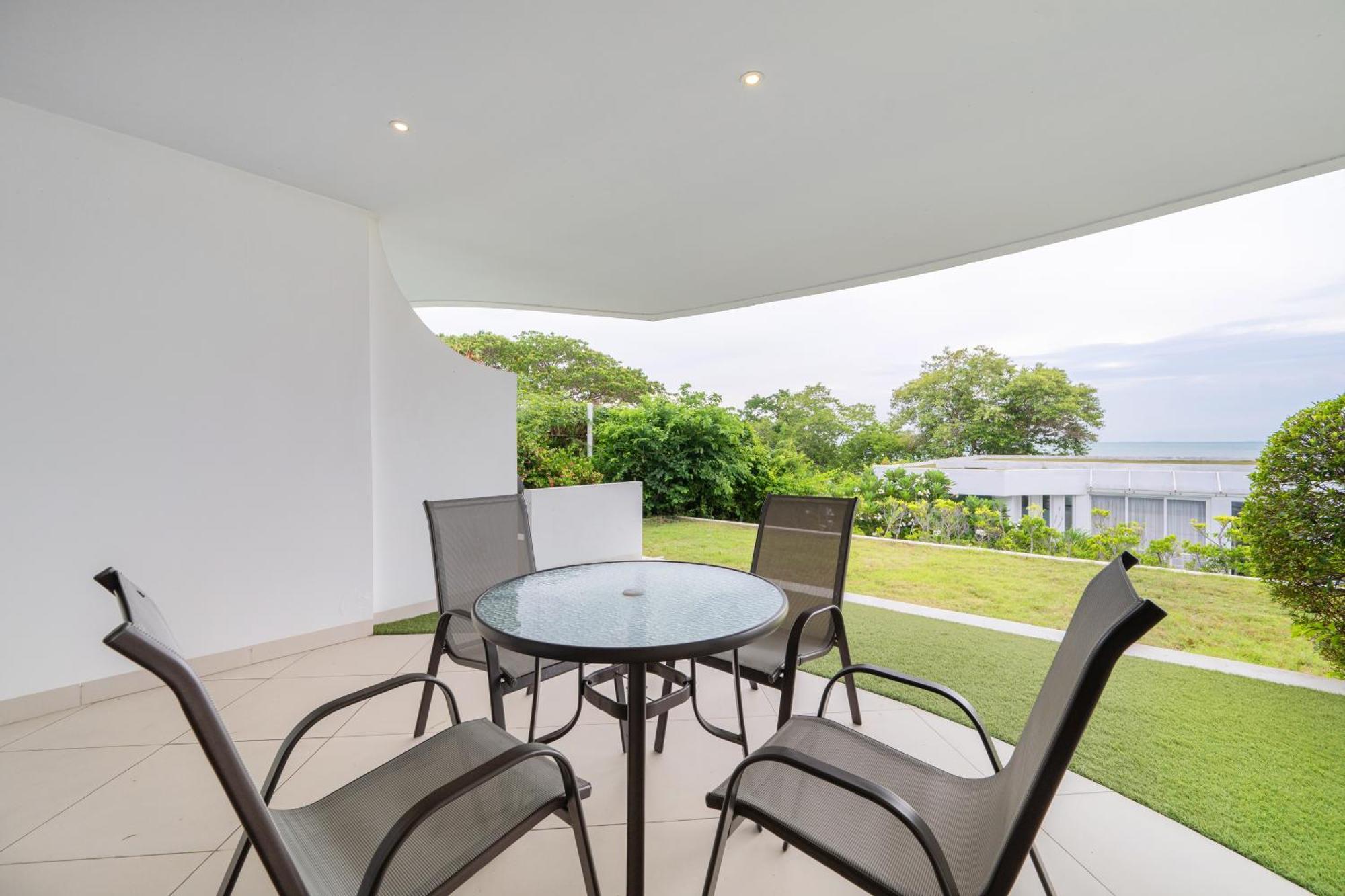Pure Sunset Beach - Ocean View Room, Pattaya นาจอมเทียน ภายนอก รูปภาพ