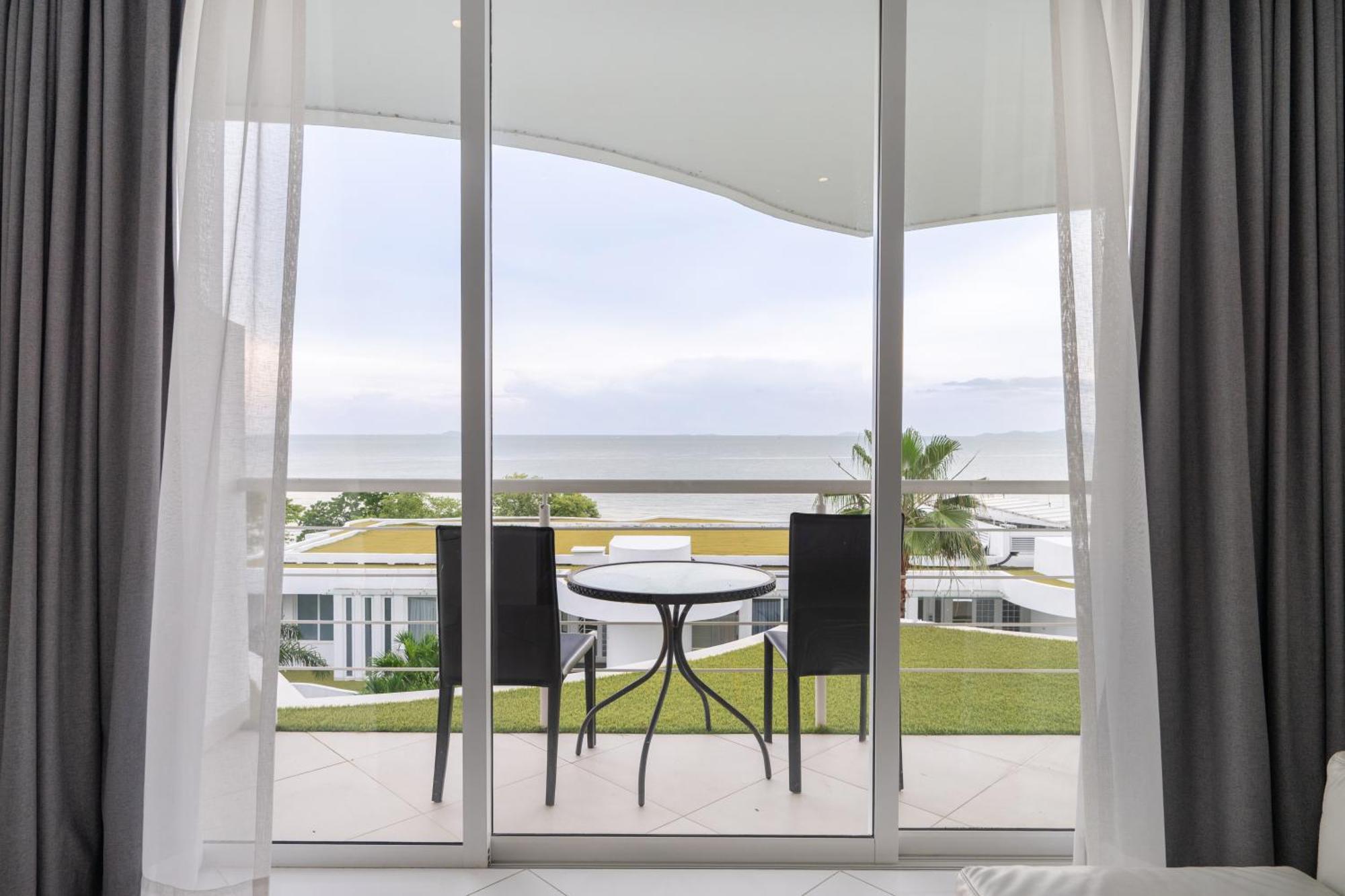 Pure Sunset Beach - Ocean View Room, Pattaya นาจอมเทียน ภายนอก รูปภาพ