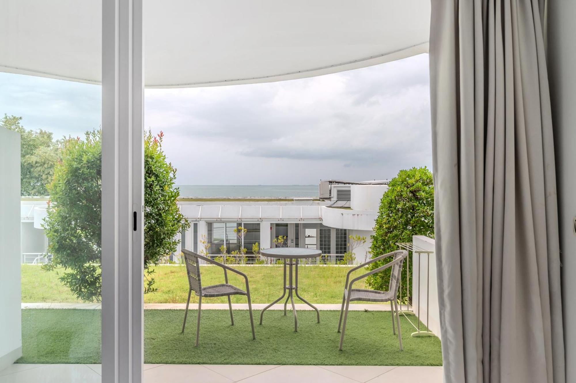 Pure Sunset Beach - Ocean View Room, Pattaya นาจอมเทียน ภายนอก รูปภาพ